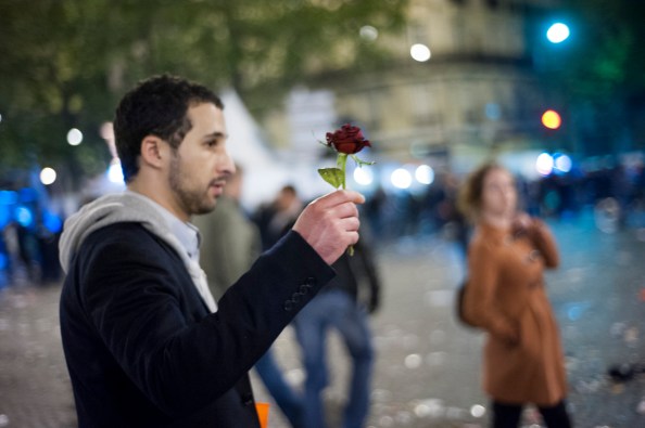 Fracois Hollande elu les francais fete la victoire place de la Bastille