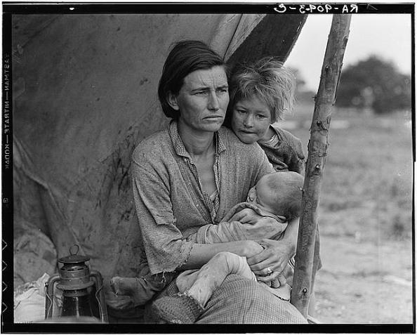 1936, au camp de Nipomo, en Californie. Photo Dorothea Lange / Library of Congress.