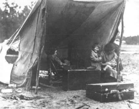 1936, au camp de Nipomo, en Californie. Photo Dorothea Lange / Library of Congress.