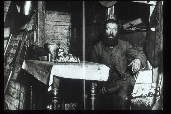 "How the Other Half Lives" © Jabob Riis.